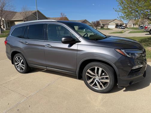 Gray 2017 Honda Pilot Elite