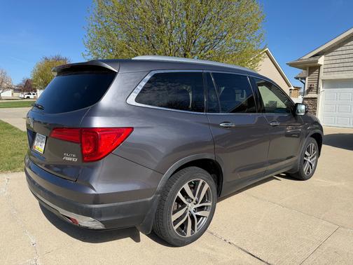 Gray 2017 Honda Pilot Elite