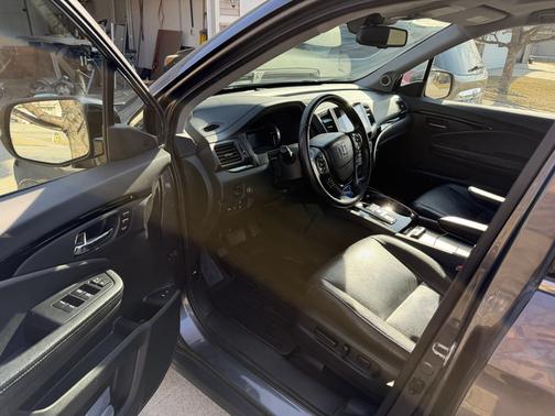 Gray 2017 Honda Pilot Elite