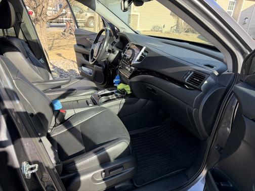 Gray 2017 Honda Pilot Elite