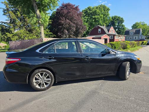 Black 2017 Toyota Camry SE