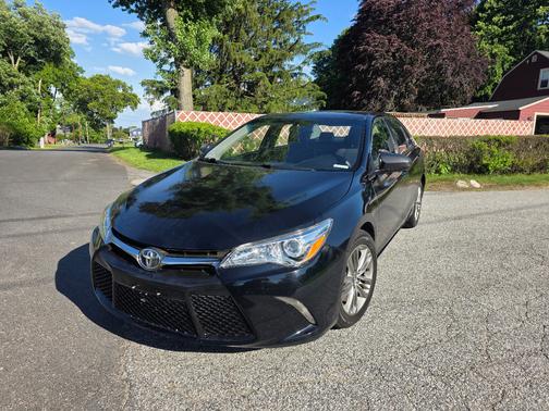 Black 2017 Toyota Camry SE