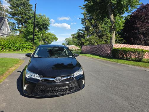 Black 2017 Toyota Camry SE