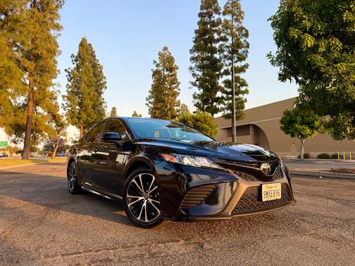 Black 2019 Toyota Camry LE