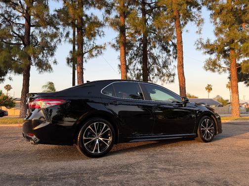 Black 2019 Toyota Camry LE