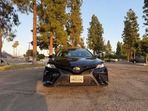 Black 2019 Toyota Camry LE