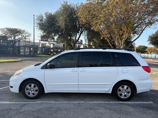 2009 Toyota Sienna LE
