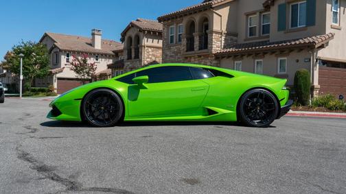 Green 2015 Lamborghini Huracan LP610-4