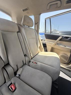 Gold 2012 Toyota Highlander SE