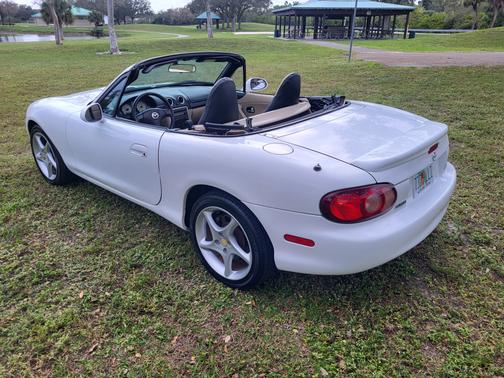 2003 Mazda MX-5 Miata SE
