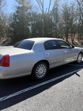 Silver 2004 Lincoln Town Car Signature