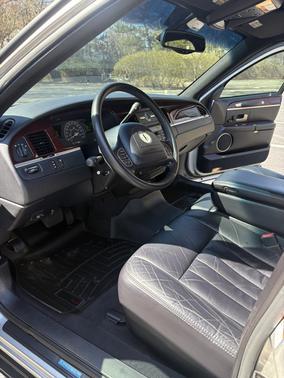 Silver 2004 Lincoln Town Car Signature