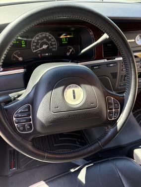 Silver 2004 Lincoln Town Car Signature