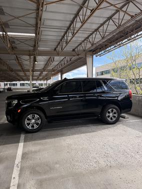 Black 2022 GMC Yukon SLE