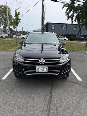 Black 2011 Volkswagen Touareg VR6 Sport