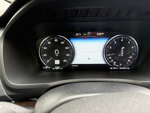 Beige 2017 Volvo XC90 T6 Momentum