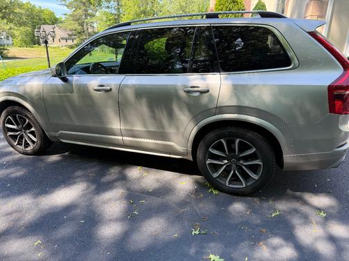 Beige 2017 Volvo XC90 T6 Momentum