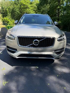 Beige 2017 Volvo XC90 T6 Momentum