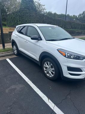 White 2019 Hyundai TUCSON SE