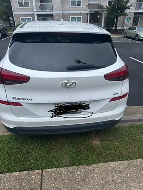 White 2019 Hyundai TUCSON SE
