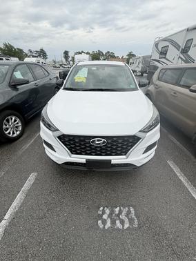 White 2019 Hyundai TUCSON SE
