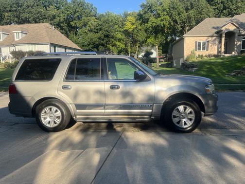 2008 Lincoln Navigator Base