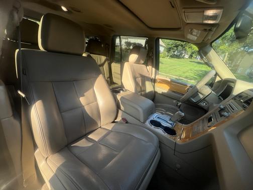 2008 Lincoln Navigator Base