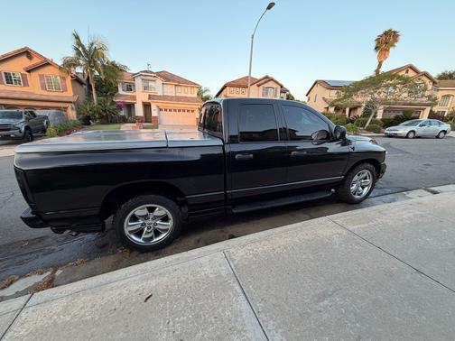 Black 2003 Dodge Ram 1500 SLT Quad Cab