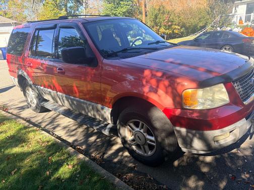 Red 2003 Ford Expedition XLT