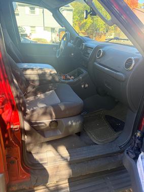 Red 2003 Ford Expedition XLT