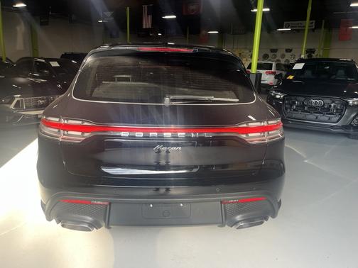 2023 Porsche Macan Macan T