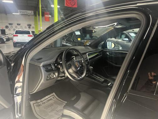 2023 Porsche Macan Macan T