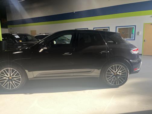 2023 Porsche Macan Macan T