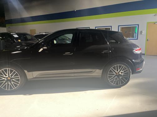 2023 Porsche Macan Macan T