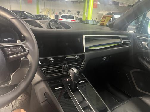 2023 Porsche Macan Macan T