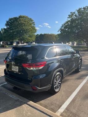 Black 2018 Toyota Highlander XLE