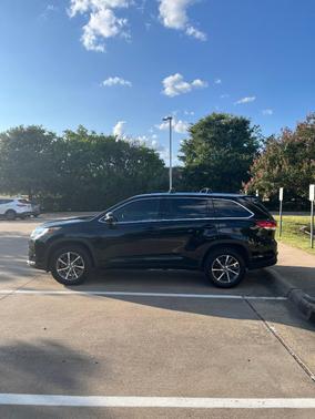 Black 2018 Toyota Highlander XLE