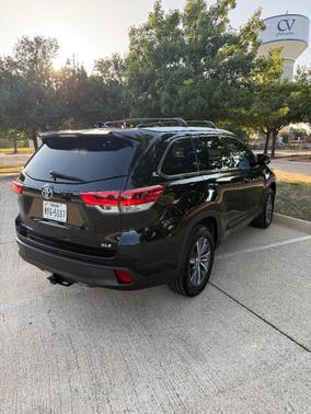 Black 2018 Toyota Highlander XLE