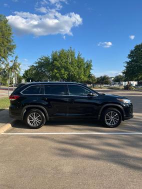 Black 2018 Toyota Highlander XLE