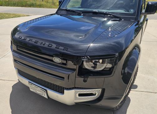 2023 Land Rover Defender SE
