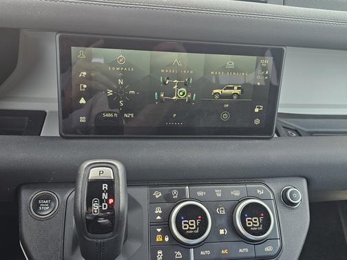 2023 Land Rover Defender SE