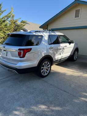 Silver 2017 Ford Explorer Limited