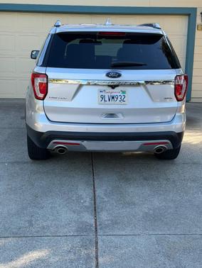 Silver 2017 Ford Explorer Limited
