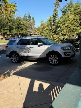 Silver 2017 Ford Explorer Limited