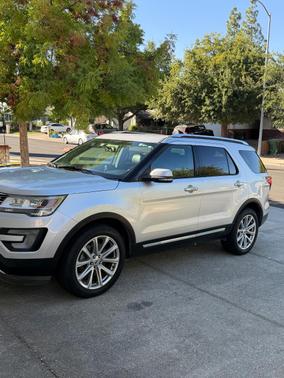 Silver 2017 Ford Explorer Limited