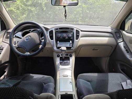 Beige 2006 Toyota Highlander Hybrid Limited