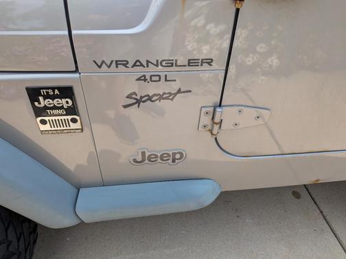 Silver 2000 Jeep Wrangler Sport