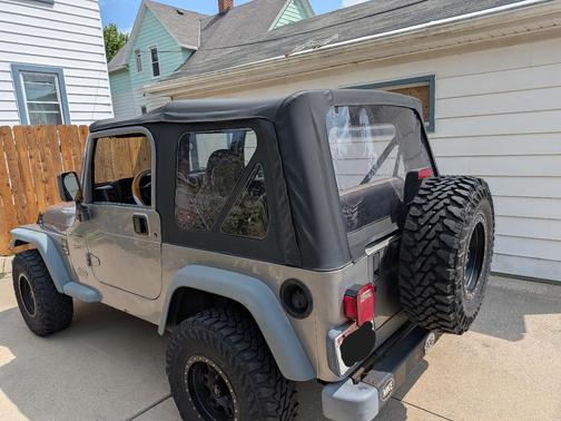 Silver 2000 Jeep Wrangler Sport