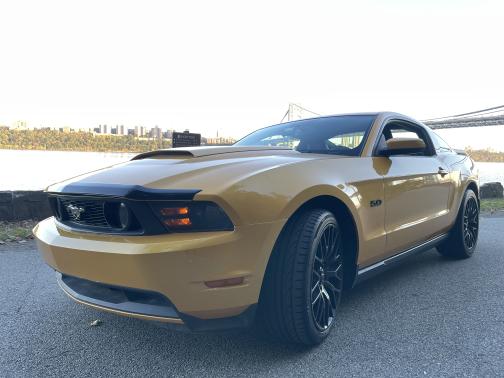 Photo 2 of 29 of 2011 Ford Mustang GT Premium