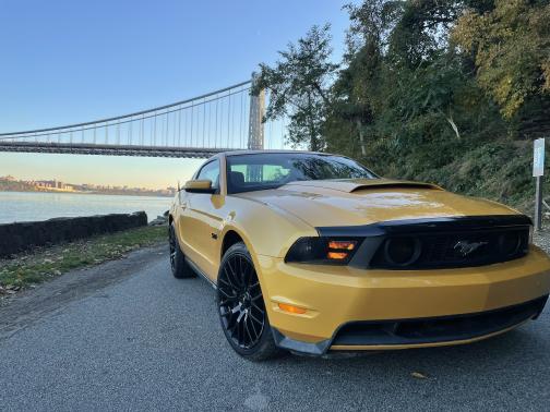 Photo 1 of 29 of 2011 Ford Mustang GT Premium